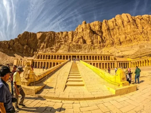 Luxor-Day-Trip-from-Hurghada-Egypt-tour-magic